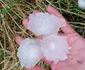 Bucăți de grindină căzute în zona Horezu Vâlcea Foto Horezu Real Page
