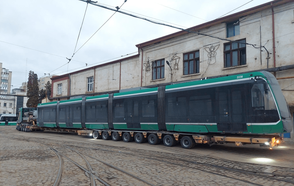 Iașul continuă înnoirea transportului în comun. Autobuze și tramvaie cu confort sporit