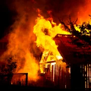 Casa incendiu foc locuinta FOTO Shutterstock