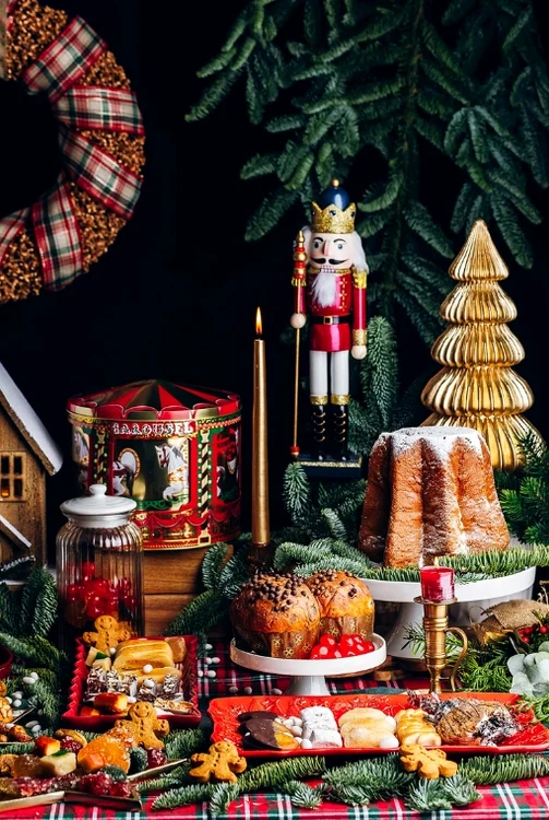 Mix de dulciurele pentru masa de Revelion Sursă elcorteingles es