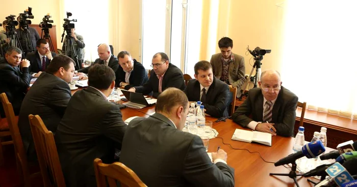 Comisia de achetă are rolul de a investiga modul cum au gestionat instituţiile statului cazul omorului de la Pădurea Domnească FOTO Dumitru Goncear