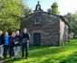 Regele Philippe cu Regina Mathilde și copiii lor pe El Camino de Santiago de Compostela. FOTO: Casa Regală belgiană