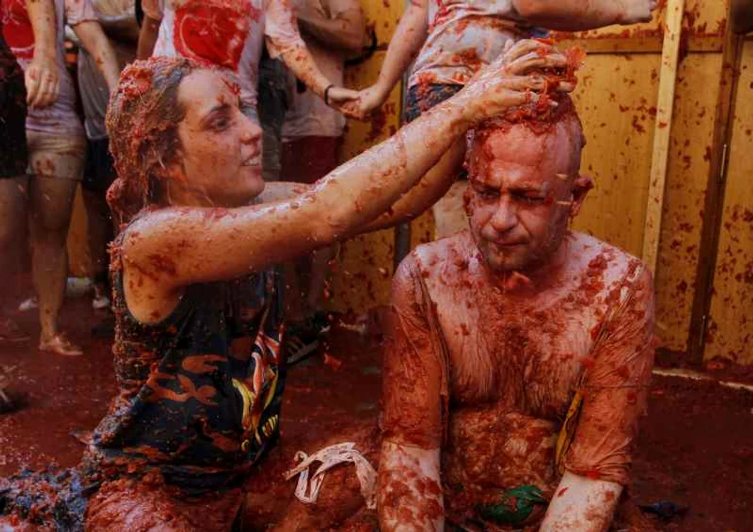 Festivalul «Tomatina» se sfârşeşte în fiecare an într-o «ocean roşu»