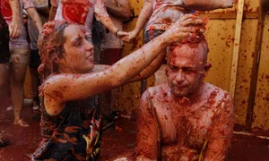 Festivalul «Tomatina» se sfârşeşte în fiecare an într o «ocean roşu» jpeg