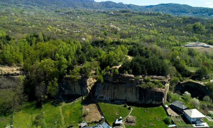 Mănăstirea Corbii de Piatră e într-un decor de vis FOTO Arhiepiscopia Argeșului și Muscelului