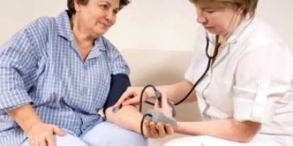 O expunere prelungită la soare poate fi fatală dacă suferi de hipertensiune şi de alte boli cardiovasculare.