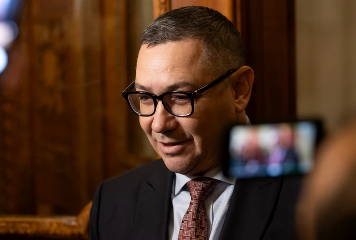 Victor Ponta, fotografie rară alături de Maria, fiica adoptată de el și Daciana Sârbu / foto: arhivă