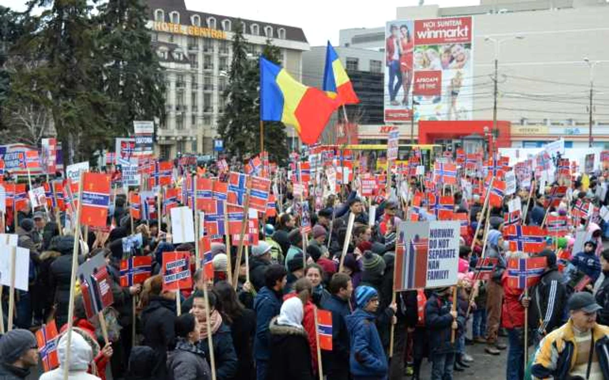 Anunţul privind începerea urmăririi penale a soţilor Bodnariu a stârnit reacţii dure din partea susţinătorilor acestora FOTO Dana Mihai