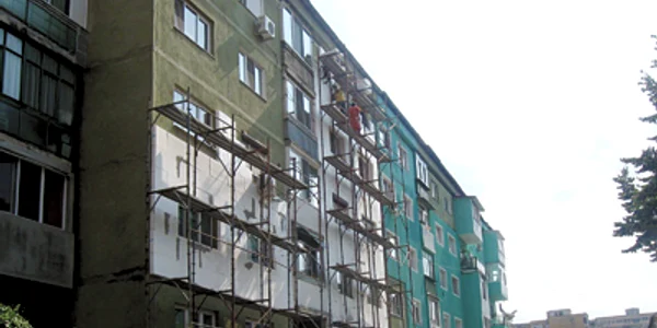 Reşiţa: Angajatorii din construcţii nu respectă Codul Muncii