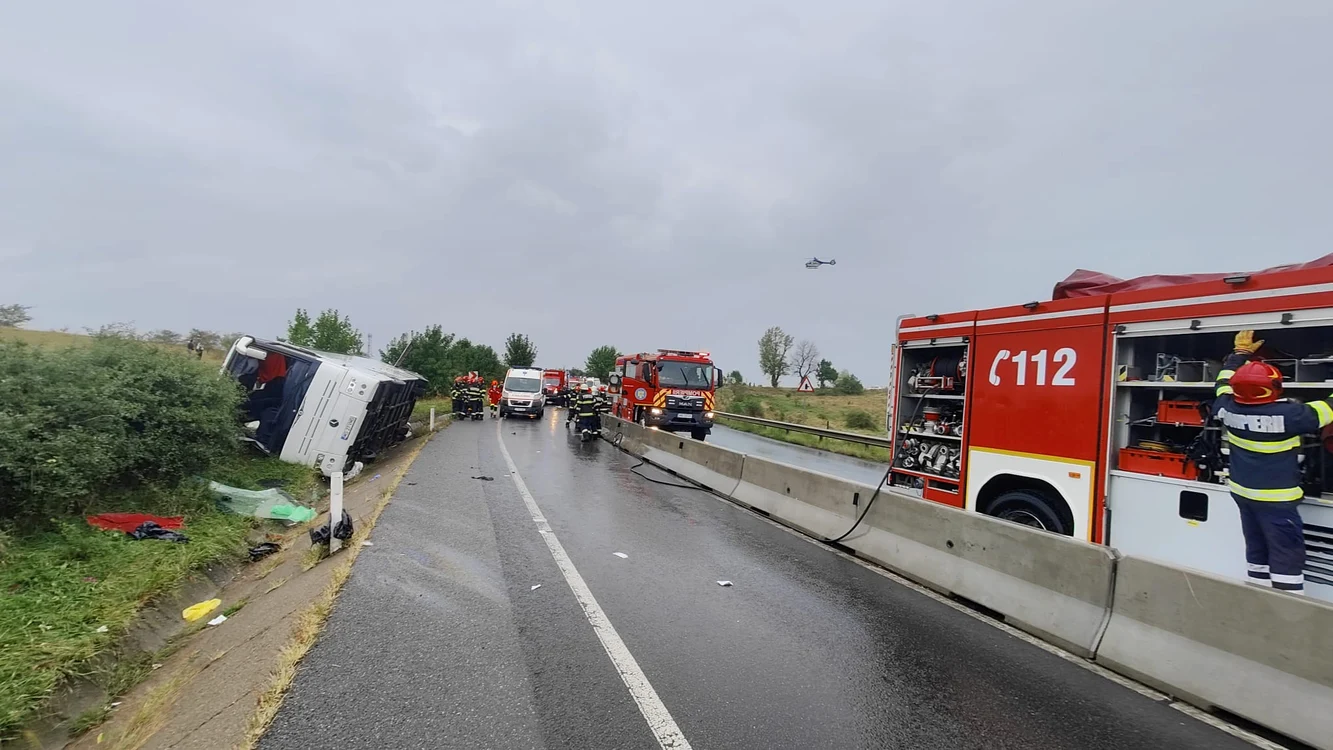 11 oameni au fost răniți în accident. FOTO ISU Cluj