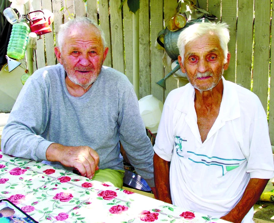 VS Cotul Donului 70 Alti veterani din sat   Alecu Soimaru si Ion Panaite jpg jpeg