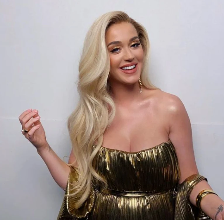 
    Katy Perry a povestit că e obligată să întrerupă filmările când micuței Daisy îi este foamefoto: Instagram  