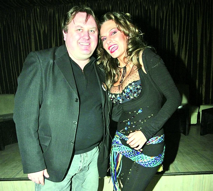 Radu Groza  o impresariază pe Anna Lesko, dar mulţi îi  bârfesc că ar  avea o relaţie