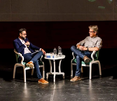„Sîntem deja martorii ascensiunii politicii tribale“ – interviu cu Jonathan FRANZEN jpeg