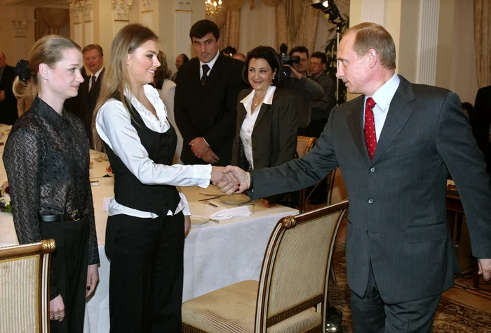 Alina Kabaeva și Vladimir Putin, la ceremonia de întâmpinare a sportivilor ruși care au participat la Olimpiada din 2004