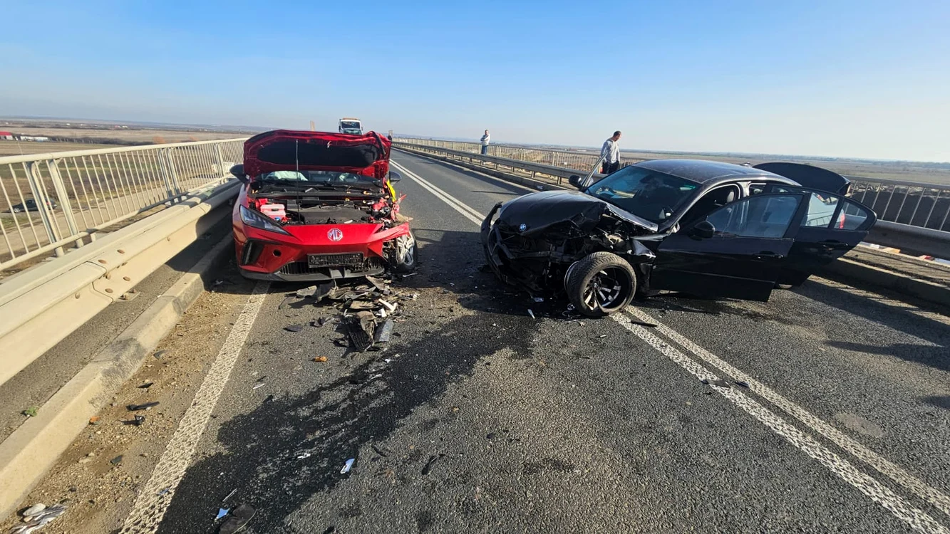 Accident cu ambulanța privată FOTO: amator