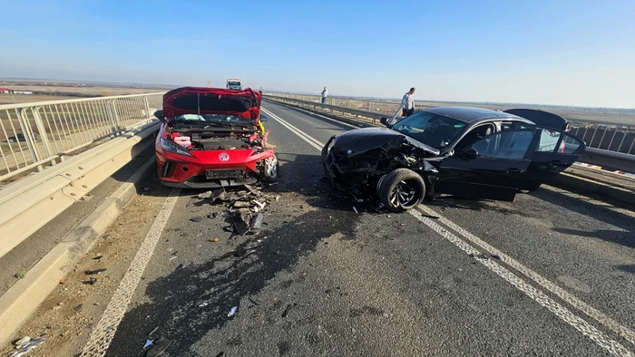 Accident cu ambulanța privată FOTO: amator