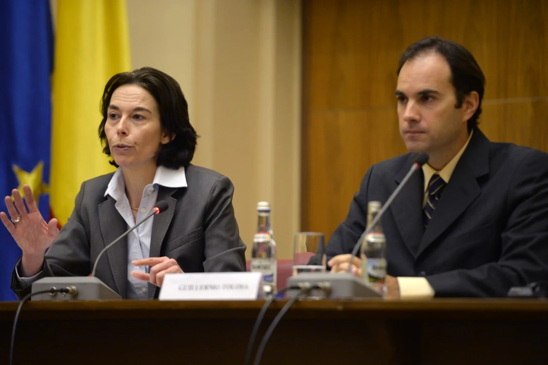 Andrea Schaechter (stânga), şefa misiunii FMI pentru România, şi Guillermo Tolosa, reprezentantul rezident al FMI pentru România şi Bulgaria FOTO Mediafax