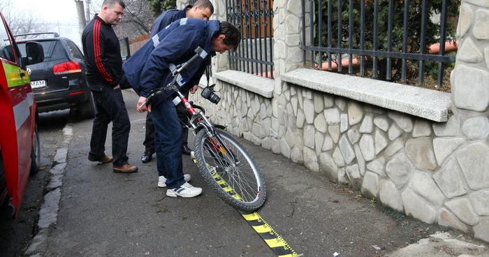 Poliţiştii au făcut cercetări la faţa locului (foto arhiva) 