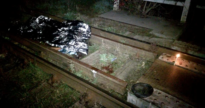 Bărbatul nu a apucat să se ferească din faţa trenului