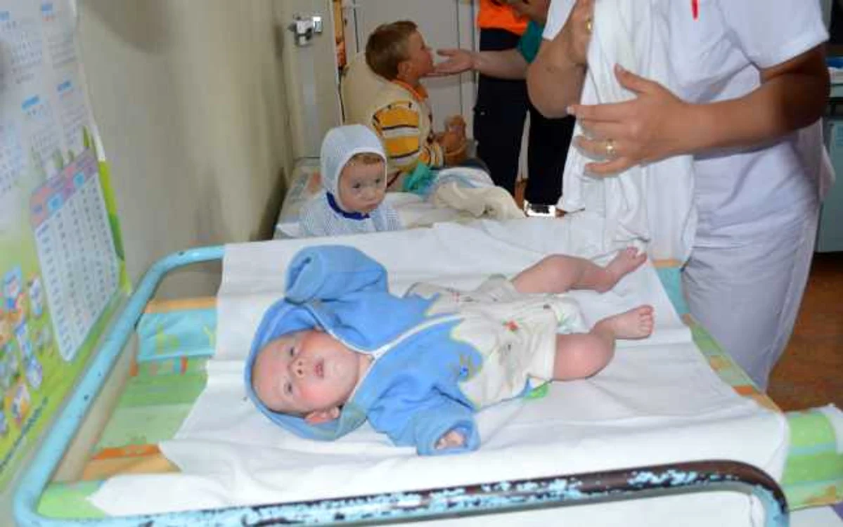 Peste 500 de copii, abandonaţi în maternităţi FOTO Adevărul