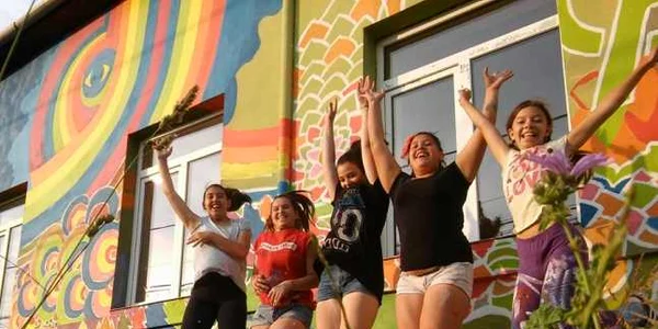 Şcoala gimnazială din Sânmihaiu Român FOTO Facebook/Wunjo-Joy/Artdendum