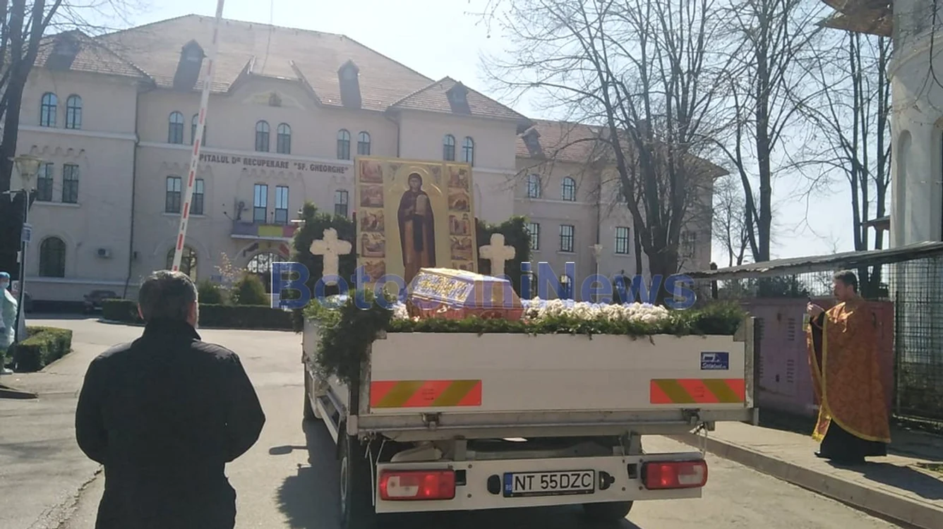 Racla Sfintei Parascheva de la iași, în procesiune la spitalele din Botoșani