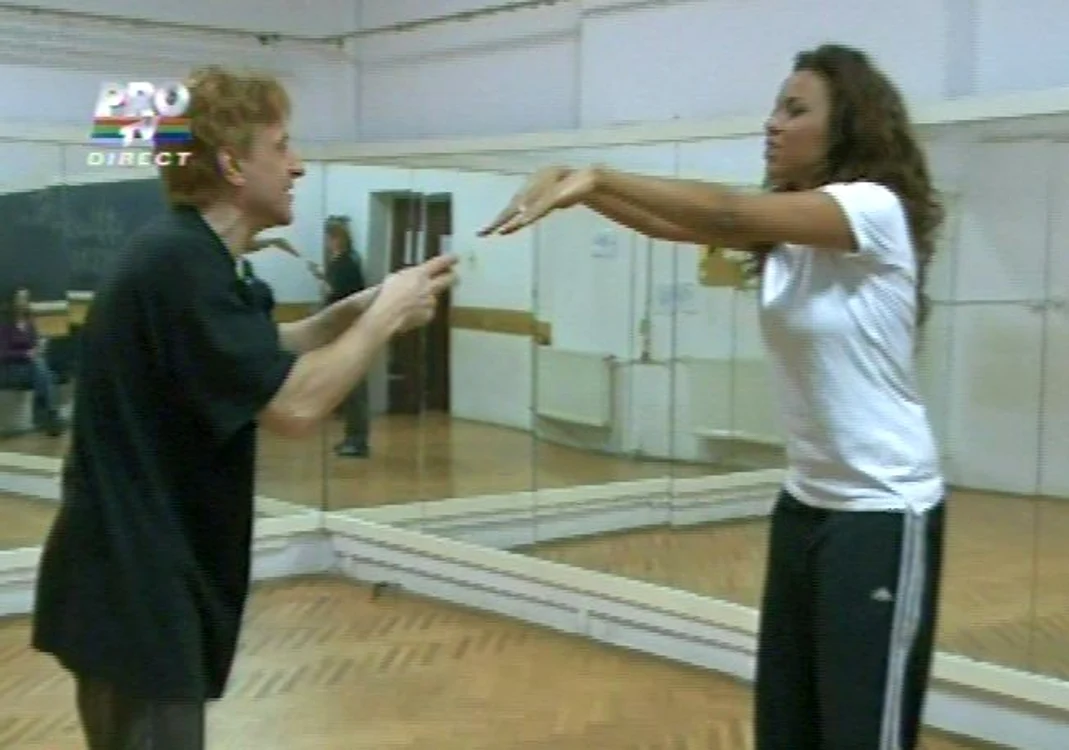 
    Nadine şi Claudiu Bleonţ, la repetiţii (Foto: captură video Pro TV)  