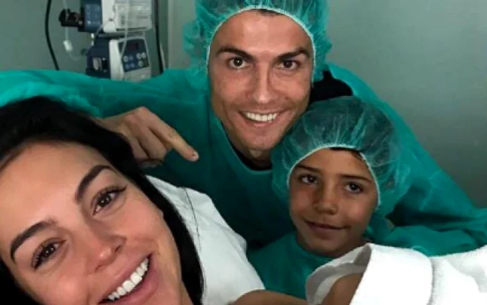 CR 7 alături de iubita s aşi băiatul cel mare