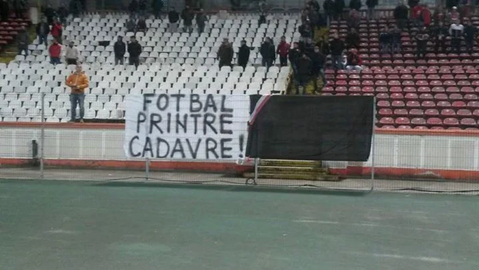 Dinamoviștii, revoltați de decizia de a se disputa meciul în ciuda doliului național