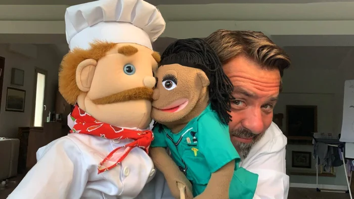 Horia Brenciu a lansat o piesă despre universul copilăriei, alături de alți 6 părinți celebri