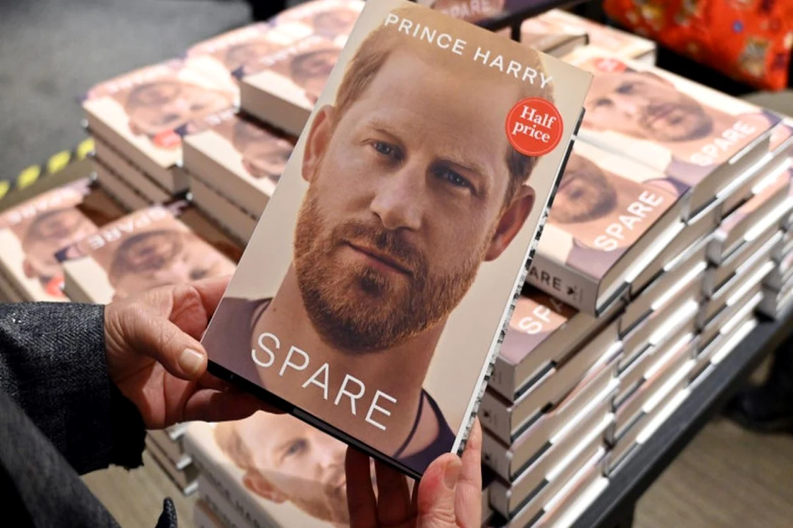 Volumul "Spare" al Prinţului Harry e deja best seller. FOTO: Profimedia