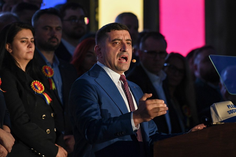 George Simion, în mijlocul echipei AUR în seara înfrângerii. „Era în discuție cu toată suflarea străineză”
