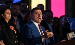 George Simion se declară câștigătorul alegerilor prezidențiale după anunțarea rezultatelor exit-poll, în București. FOTO Inquam Photos / Codrin Unici