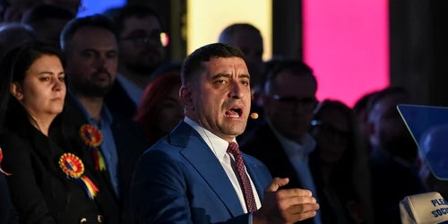 George Simion se declară câștigătorul alegerilor prezidențiale după anunțarea rezultatelor exit-poll, în București. FOTO Inquam Photos / Codrin Unici
