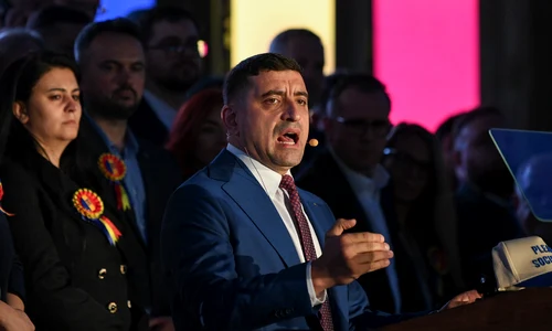 George Simion se declară câștigătorul alegerilor prezidențiale după anunțarea rezultatelor exit-poll, în București. FOTO Inquam Photos / Codrin Unici