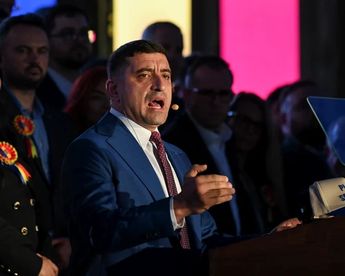 George Simion se declară câștigătorul alegerilor prezidențiale după anunțarea rezultatelor exit-poll, în București. FOTO Inquam Photos / Codrin Unici