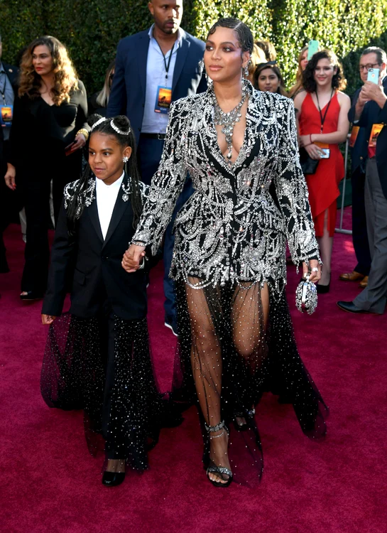 Beyonce şi Blue Ivy au purtat ţinute Alexander McQueen