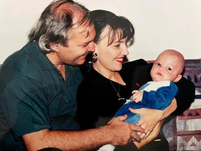 Marina Almășan, Victor Socaciu și fiul lor. FOTO volumul „Ceasul iubirii...”