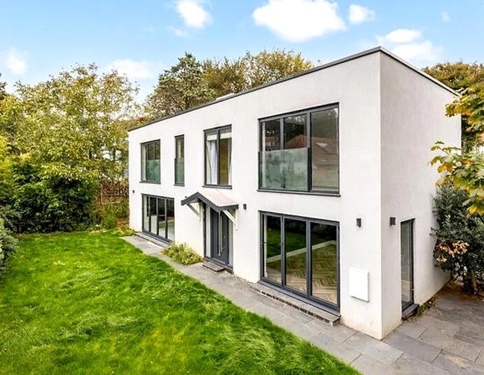 A construit un subsol fără autorizație