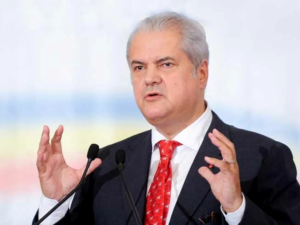 Adrian Năstase a împlinit 67 de ani joi, 22 iunie