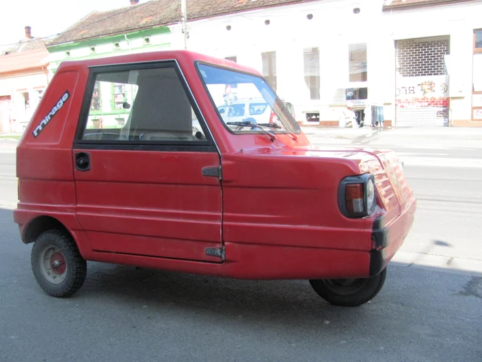 Maşinuţa Mirage atrage atenţia pe străzile din Timişoara