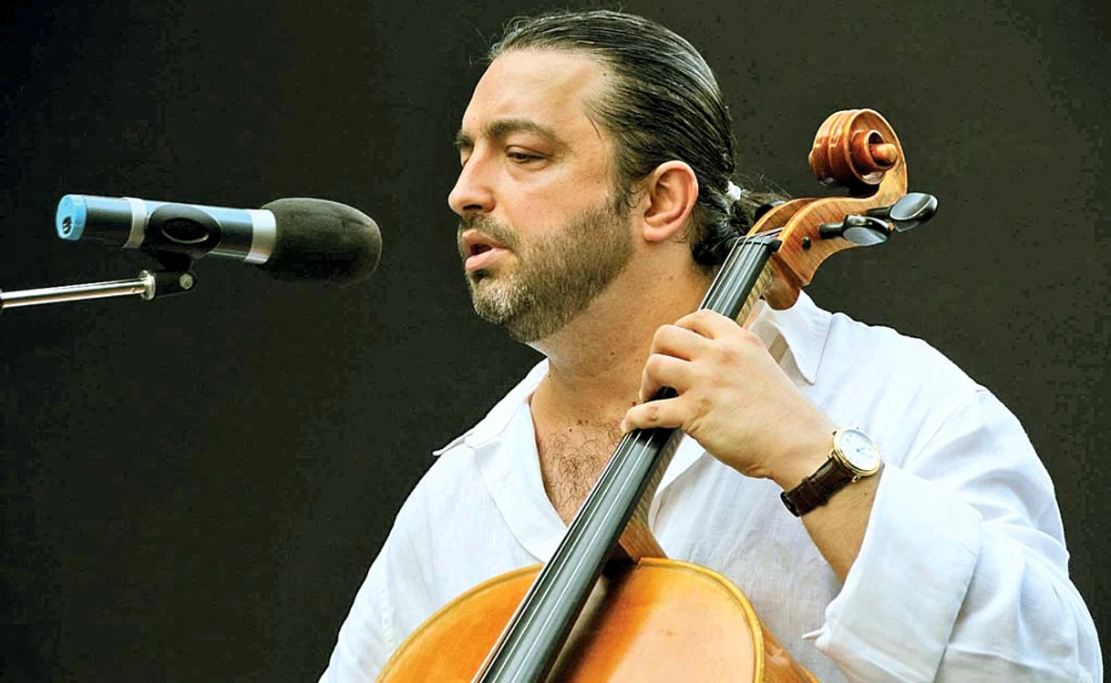 
    Adrian Naidin  a ratat concerte  de 30.000 € din  cauza incidentului  