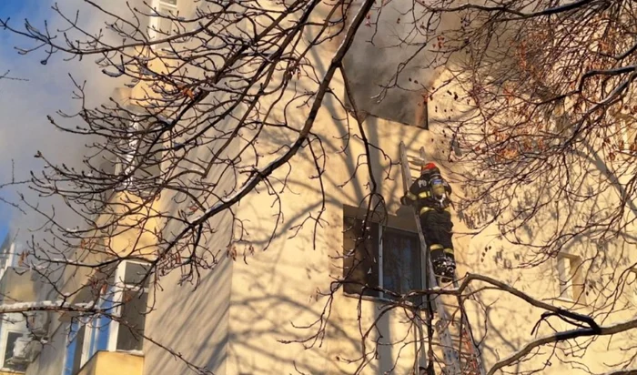 Incendiu într-un apartament din Iaşi SURSĂ FOTO Antena 3 CNN