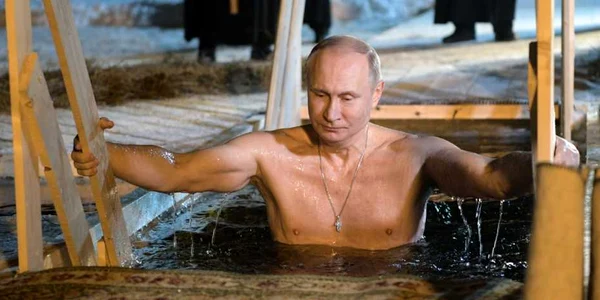 Vladimir Putin intra in apa rece de Boboteaza FOTO EPA-EFE