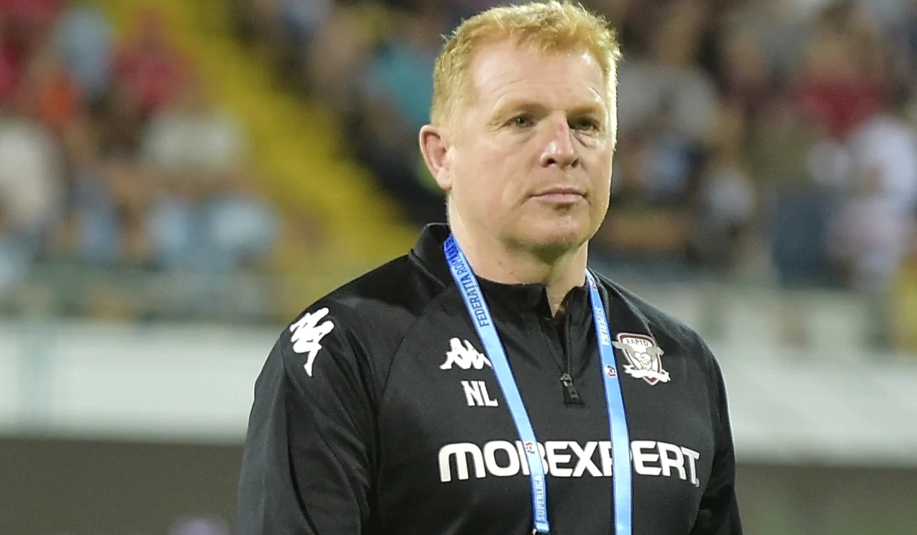 Neil Lennon a avut un mandat scurt pe banca tehnică a Rapidului (FOTO: Sportpictures)
