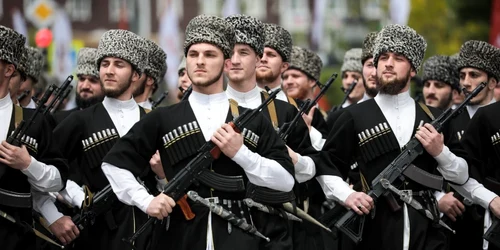 Soldati ceceni la parada militara in Groznîi FOTO Profimedia  