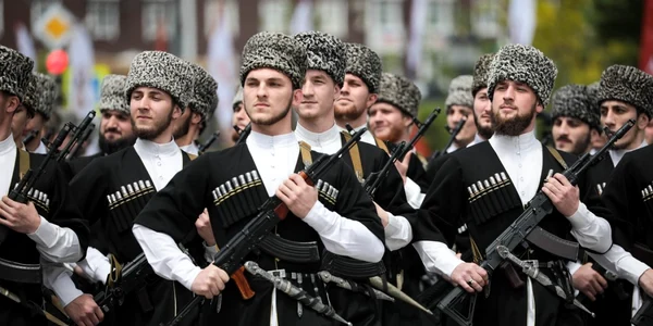 Soldati ceceni la parada militara in Groznîi FOTO Profimedia  