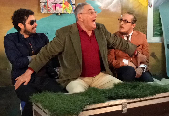 Horia Moculescu a compus o melodie împreună cu mai tinerii săi colegi, Marius Moga și What's Up. Cei trei au filmat și un videoclip pentru „Tânăr și nebun”captură: YouTube