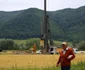 FOTO Autostrada Deva - Lugoj. Un cimitir ilegal încurcă planurile constructorilor. FOTO